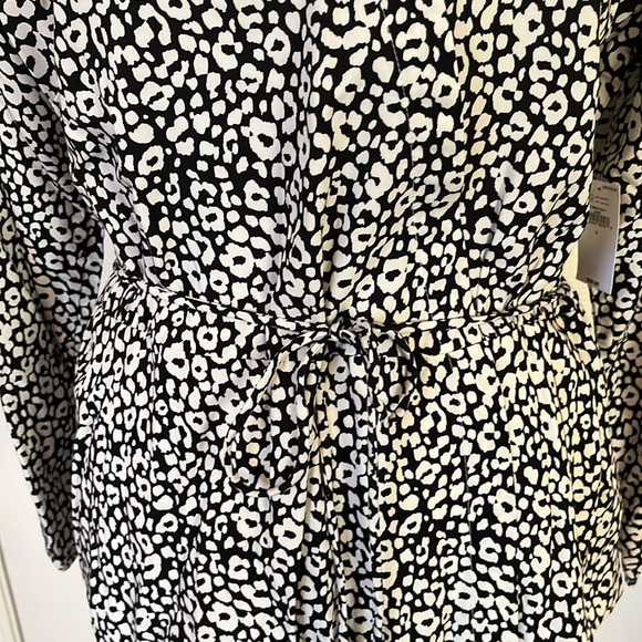 Old Navy Blouse - Picture 3 of 5